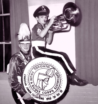 Frans Rood with Mark Penberthy of the Bantams sitting on his bass drum (1962)
Photo by Don Daber
Keywords: 1962